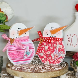 Wood Snowman Decor; Valentine&#39;s Day Farmhouse Showman Shelf Sitter; Valentine Tiered Tray Snowman; Rustic Winter Decor, Heart Decoration.