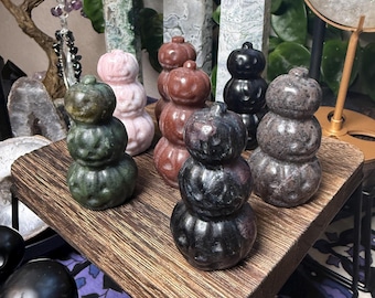 Calabazas apiladas talladas en cristal / Decoración de Halloween con cristales / Decoración de brujas para el hogar / Cristal de otoño / Calabazas con piedras preciosas mixtas