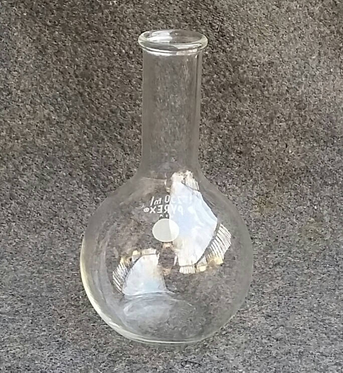 Vintage Pyrex Flat Bottom Boiling Flask Science Glass Vase 250 ml