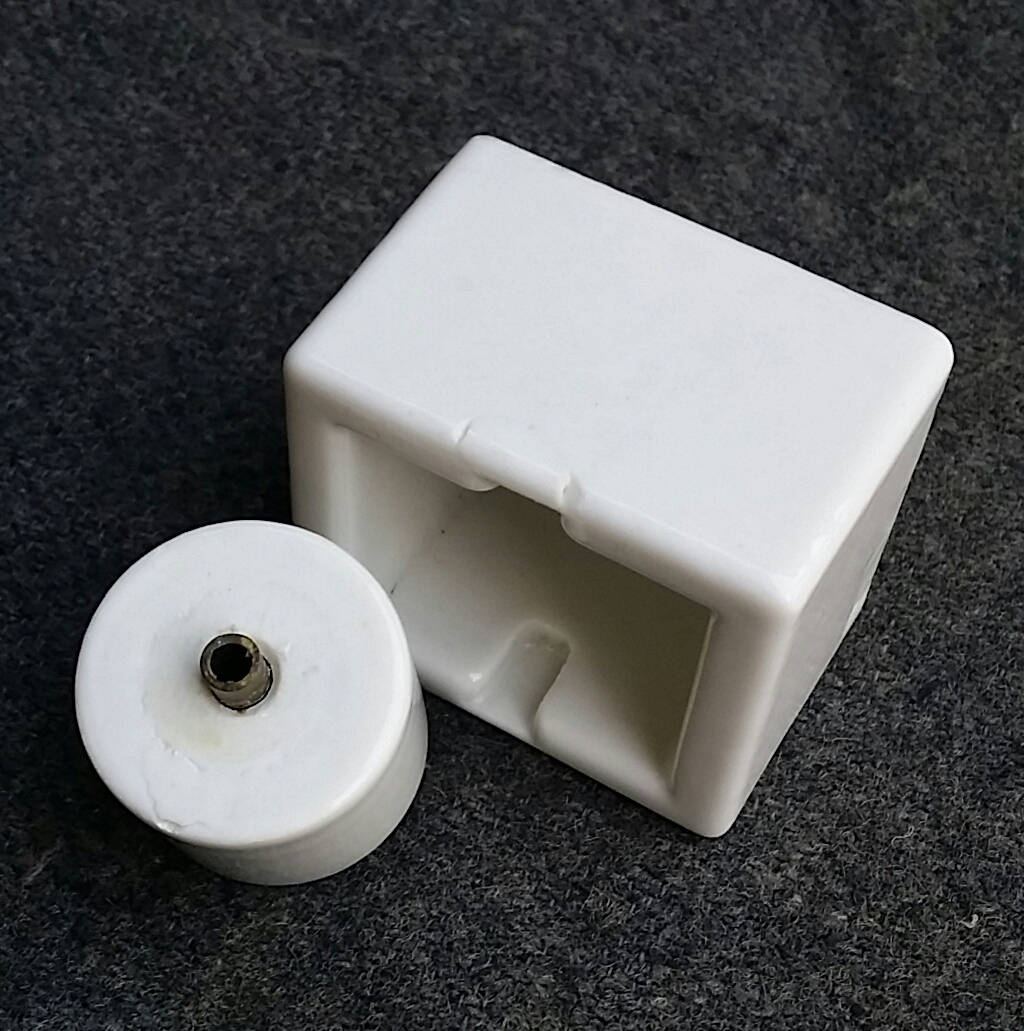 Vintage White Ceramic Stamp Roller/Moistener Sengbusch Ideal Junior