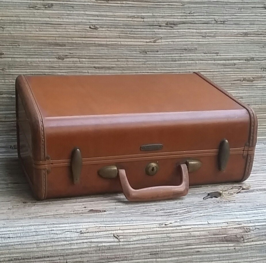 Samsonite style 4615 Leather Look 1940s 15 Train Case With Key Vintage