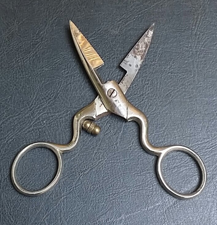 Specialty Forged Buttonhole Scissors and Applique Scissors Handle Offset 6