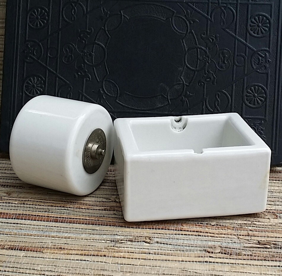 Vintage White Ceramic Stamp Roller/Moistener Sengbusch Ideal Milwaukee