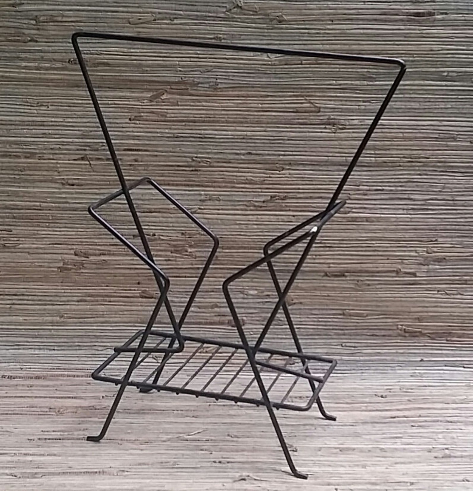 Black Metal Mid Century Magazine Rack Vintage Industrial Style Etsy