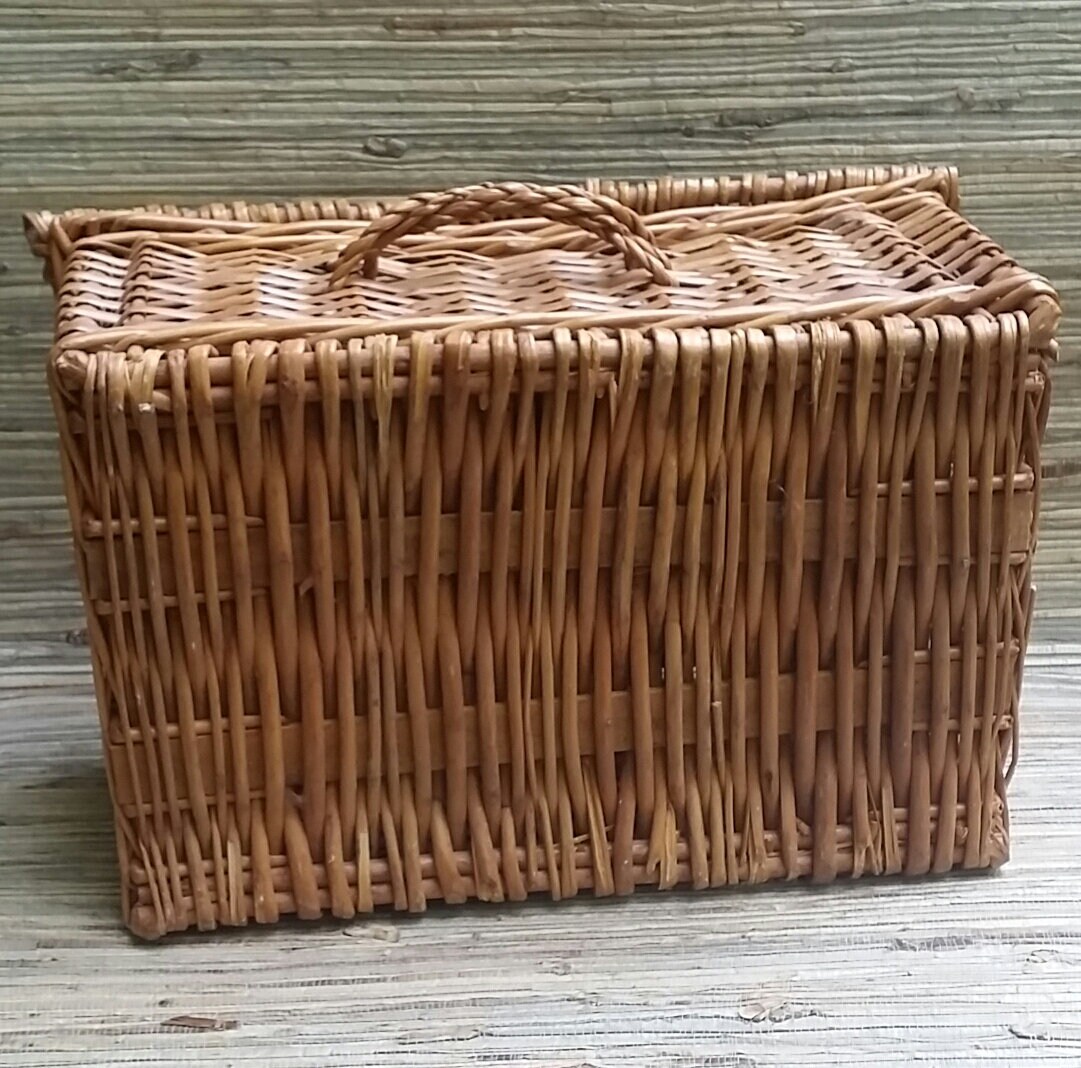 Vintage European Willow Trunk/Hamper Woven Basket Storage Picnic Basket