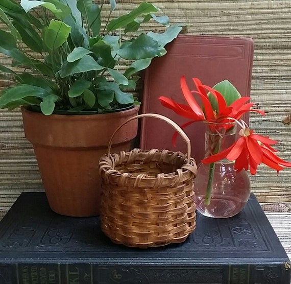 Vintage Small White Oak Basket Hand Made Purchased in the Ozarks 1980