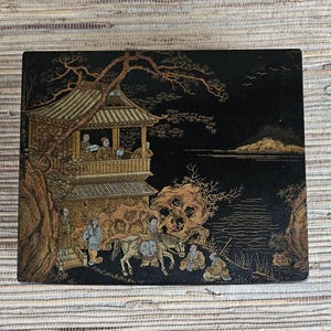 Beautiful Asian Box Lacquered Cardboard and Wood Black With Picture in Gold Papier Mache. Wood, cardboard Chinoiserie