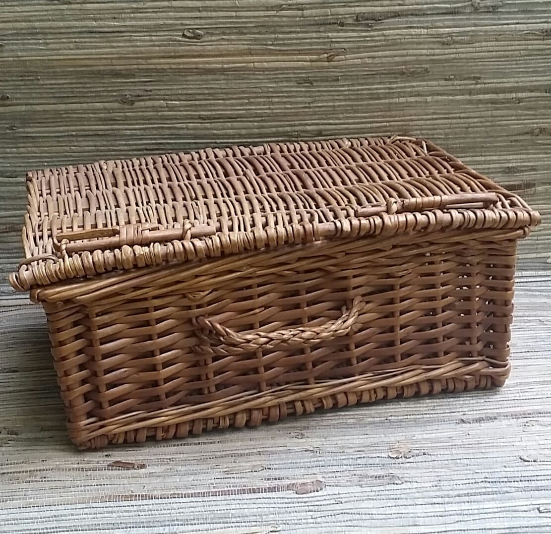 Vintage European Willow Trunk/Hamper Woven Basket Storage Picnic Basket