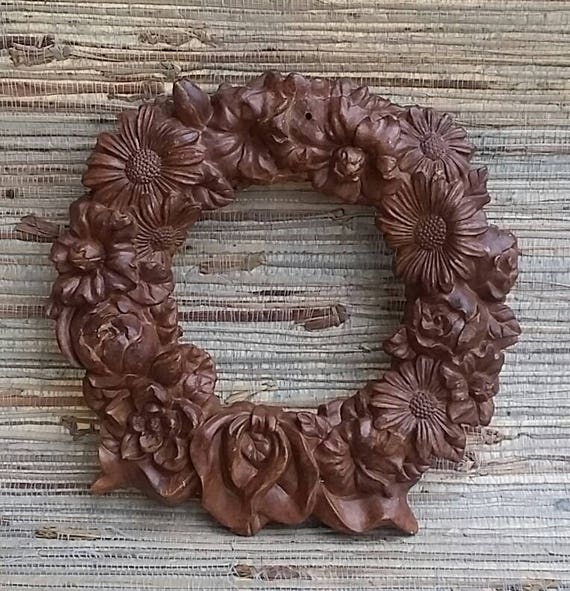 Vintage Syroco Wood Look Wreath Faux Wood Carved Wall Hanging