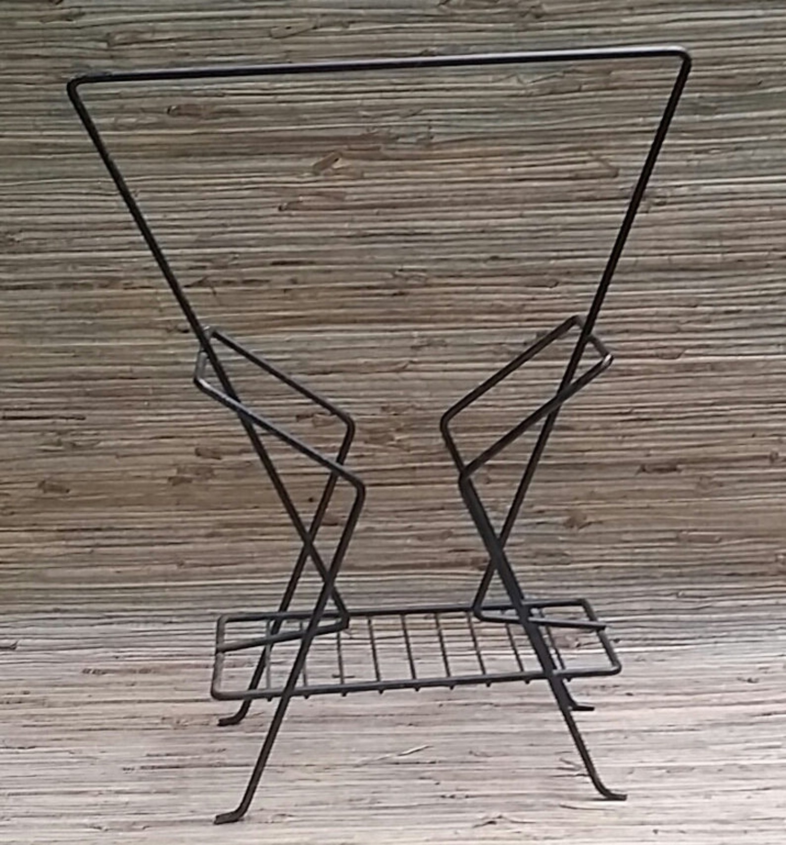 Black Metal Mid Century Magazine Rack Vintage Industrial Style Etsy