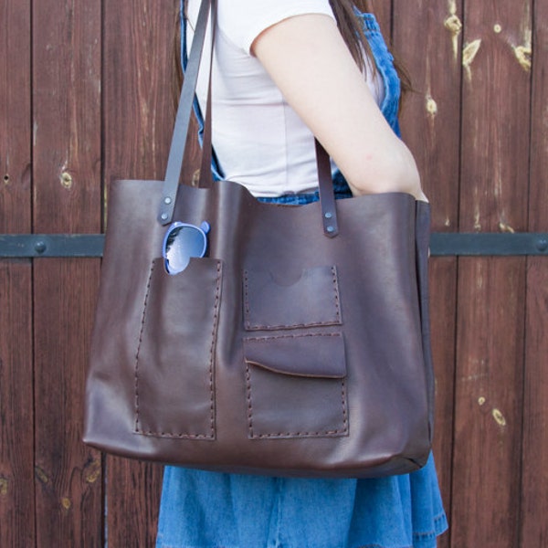 XL Personalized leather tote bag with multiple pockets. Brown color. Monogram tote. Oversized tote. Large leather tote bag.