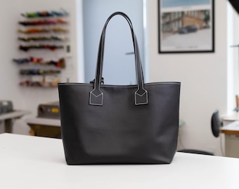 XL Black Leather Tote - Elegant and Fashionable Handbag for Everyday Use