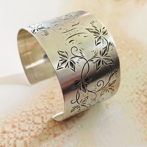 Bracelet manchette en argent sterling : ancien, gravé et recyclé