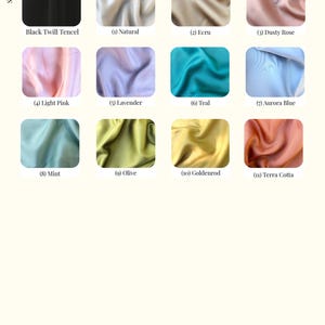 Puede incluir: Una exhibici&oacute;n de muestras de tela Tencel en varios colores. La imagen incluye muestras etiquetadas: Black Twill Tencel, Natural, Ecru, Dusty Rose, Light Pink, Lavender, Teal, Aurora Blue, Mint, Olive, Goldenrod y Terra Cotta.