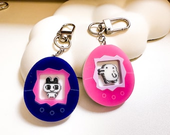 Llavero acrílico de mascota virtual (grado B) / llavero nostálgico Y2K de los años 2000 cortado con láser / accesorio para bolso