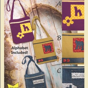 Può includere: Tre borse con cerniera in tessuto denim. Le borse sono di colori diversi e hanno disegni diversi. Le borse misurano 9 1/2 pollici per 12 pollici. Il testo "Boot Cut Zipper Bags" e "Inventive Denim" è nella parte superiore dell'immagine. Il testo "Alphabet Included!" è al centro dell'immagine. Il testo "Bag Body Dimensions: 9 1/2" x 12" e "ID-1214" è nella parte inferiore dell'immagine.