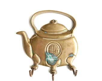 French vintage brass plaque "teapot" for the kitchen: dish towel hanger, key hook, 1970s / sign boho chic folk country cottage
