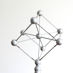 Ex ATOMIUM di Bruxelles EXPO 58, scultura artigianale - stampa di carta a base di marmo nero, scultura, arte cinetica, architettura