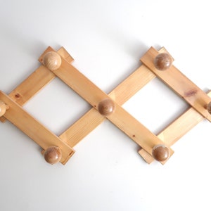 French wooden accordion extendible coat rack, 1980s / pale wood, mountain furniture, pin wood