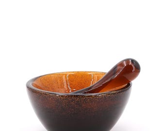 Imposant mortier et pilon en verre bullé ambré de la verrerie de Biot, années 70 / vintage