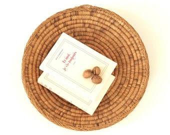 Large vintage woven wicker round basket or wall hanging, 1970s / boho chic bohemian folk hippie decor kitchen tribal primitive plate