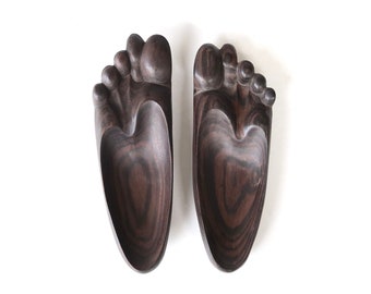 Carved ebony wood feet, ring dish, 1970s / foot, jewelry display, folk, boho chic, bohemian, esoteric, anatomy, charms, sculpture