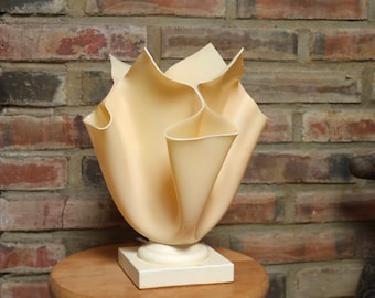 French " soleillade " plexiglass table lamp with plaster base, 1980s / beige vintage boho chic bohemian light lighting kitsch Georgia Jacob
