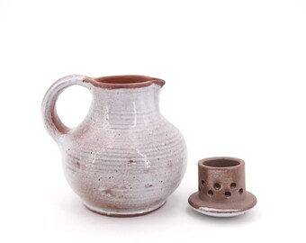 Aardewerken theepot van Jeanne en Norbert Pierlot, Ratilly, jaren 1960, wit keramiek, kan.