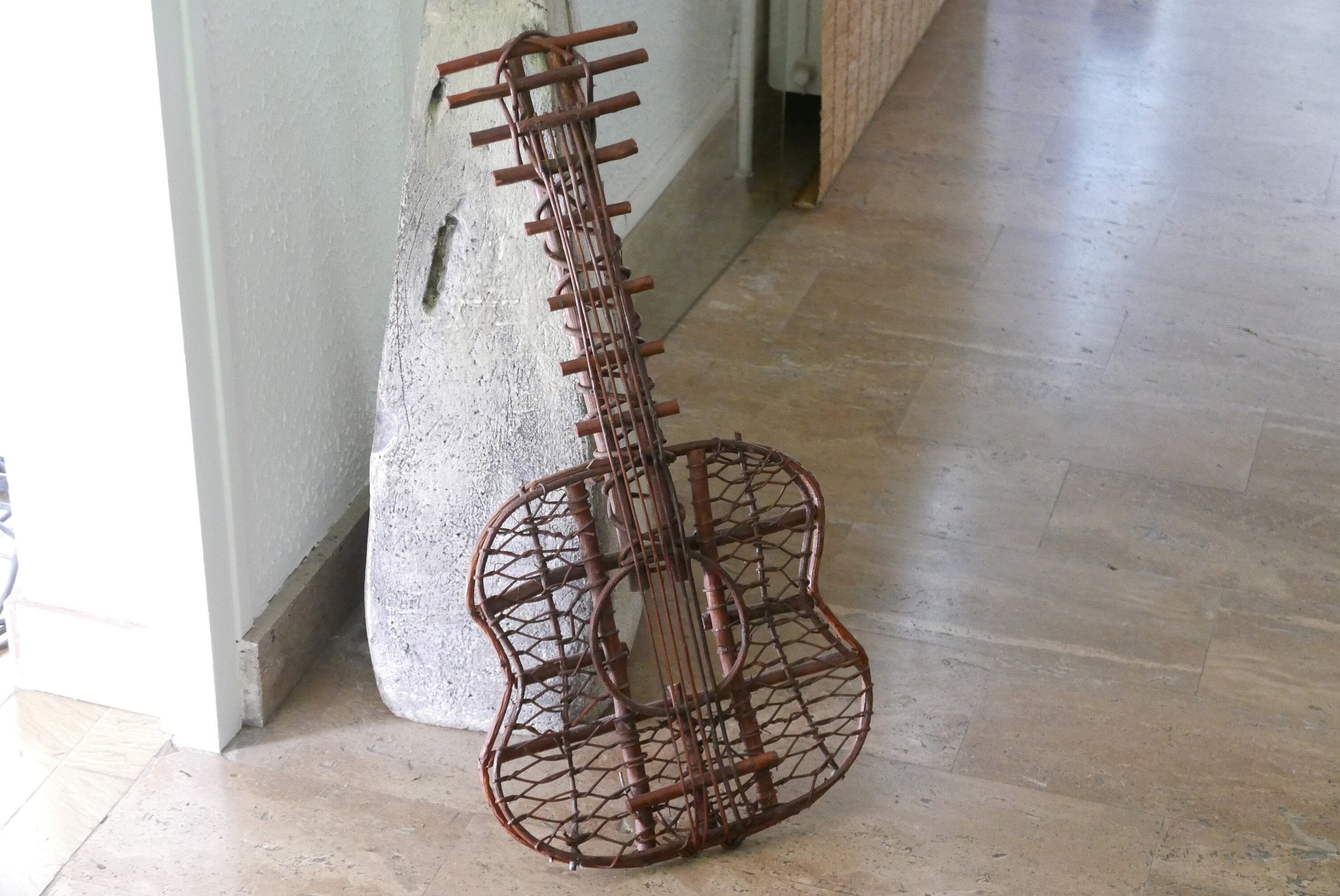 Grande Guitare Murale en Rotin, Années 50/Vintage Instrument de Musique Musicien Tiki