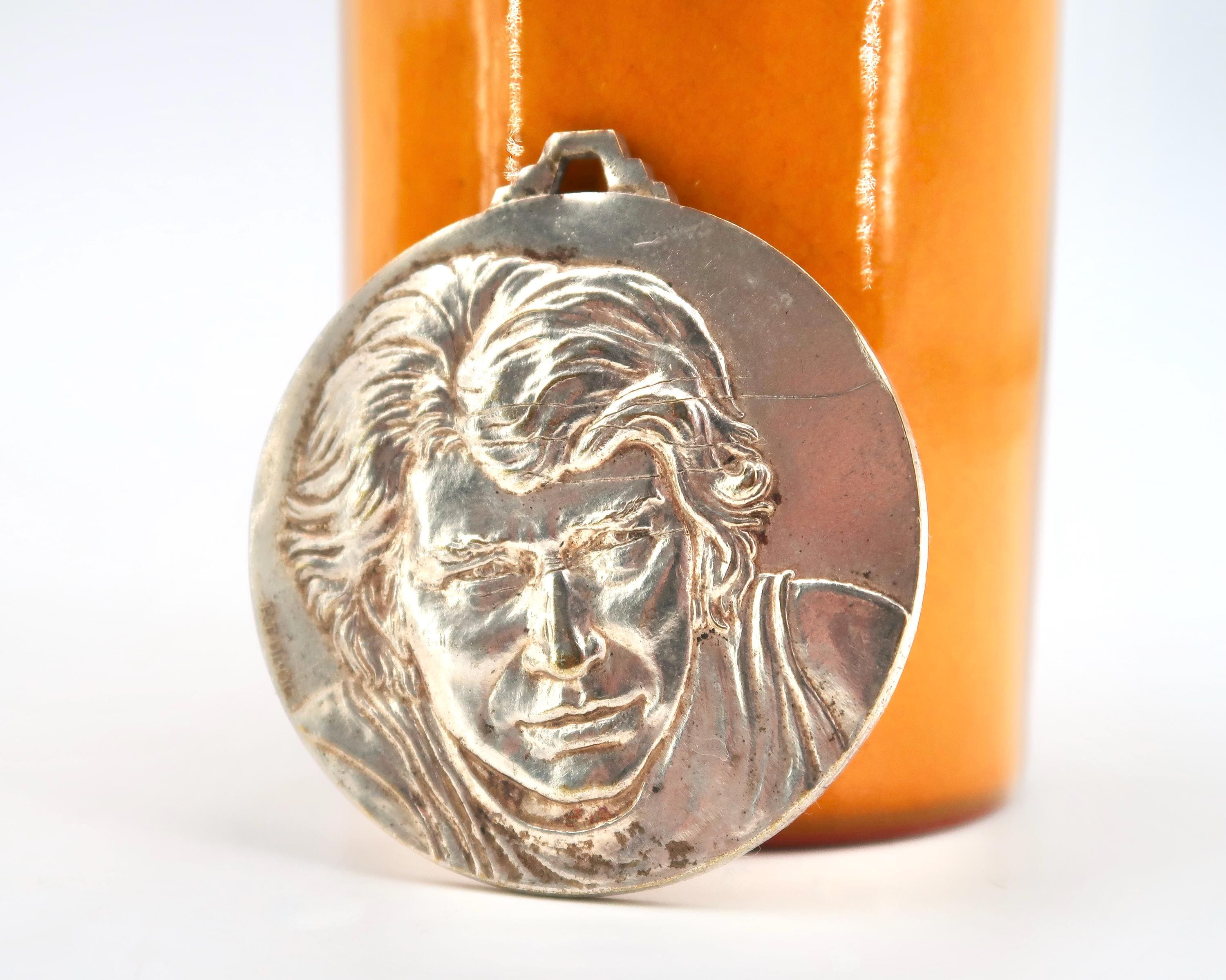 Médaillon Portrait Johnny Hallyday En Acier Inoxydable - Signé Au Dos - Neuf Sans Emballage
