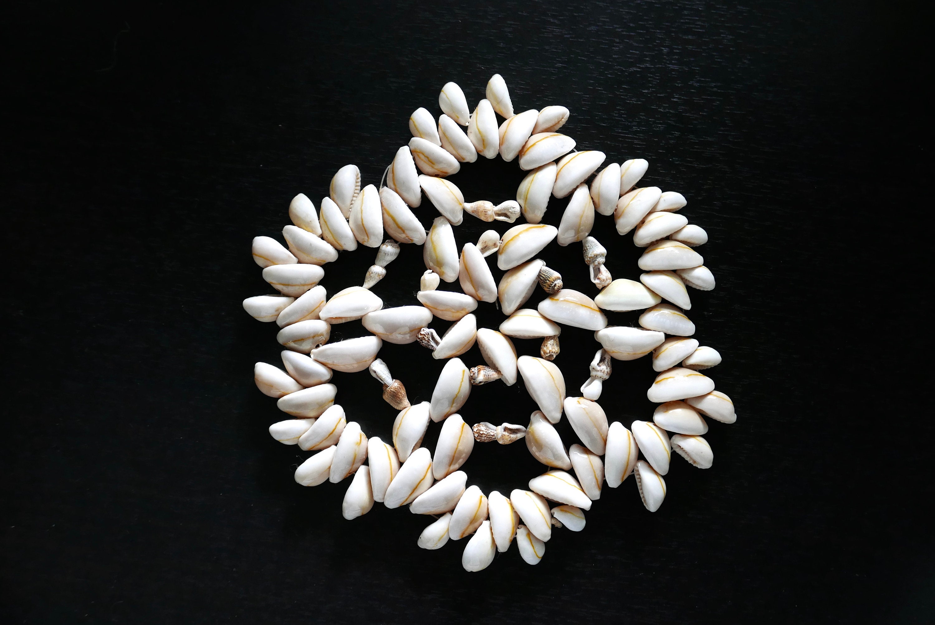 Dessous de Plat en Coquillages Tressés, Années 60/Vintage Bohème Chic Folk Présentoir Nautique Ocean