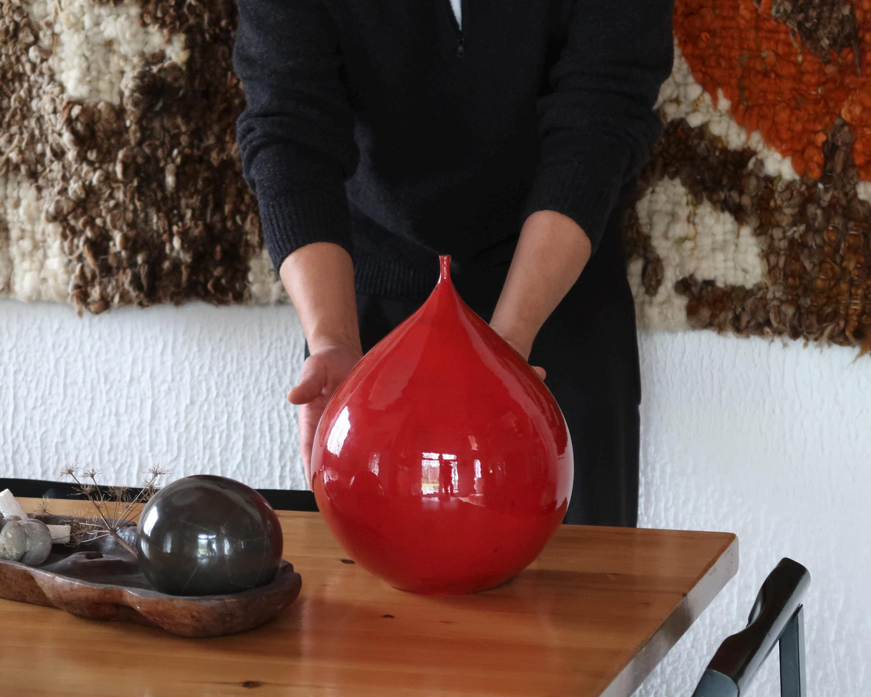 印象的な赤い陶器の花瓶、ベルギーの作品、1960年代 / ベルギー