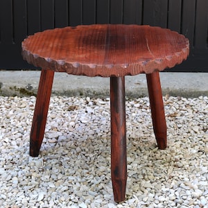 Mesa auxiliar de trípode de madera vintage de los años 50 / soporte para plantas, mesa auxiliar, cabaña, rústica, campestre, boho chic, exhibición, folk