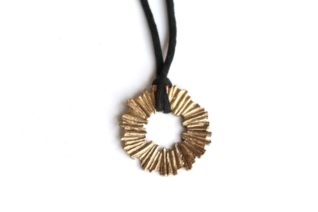 Pendentif Biche De Bere N°6 - Créateur Français, étain Doré, Design Moderne - Occasion (bon état Avec Traces)