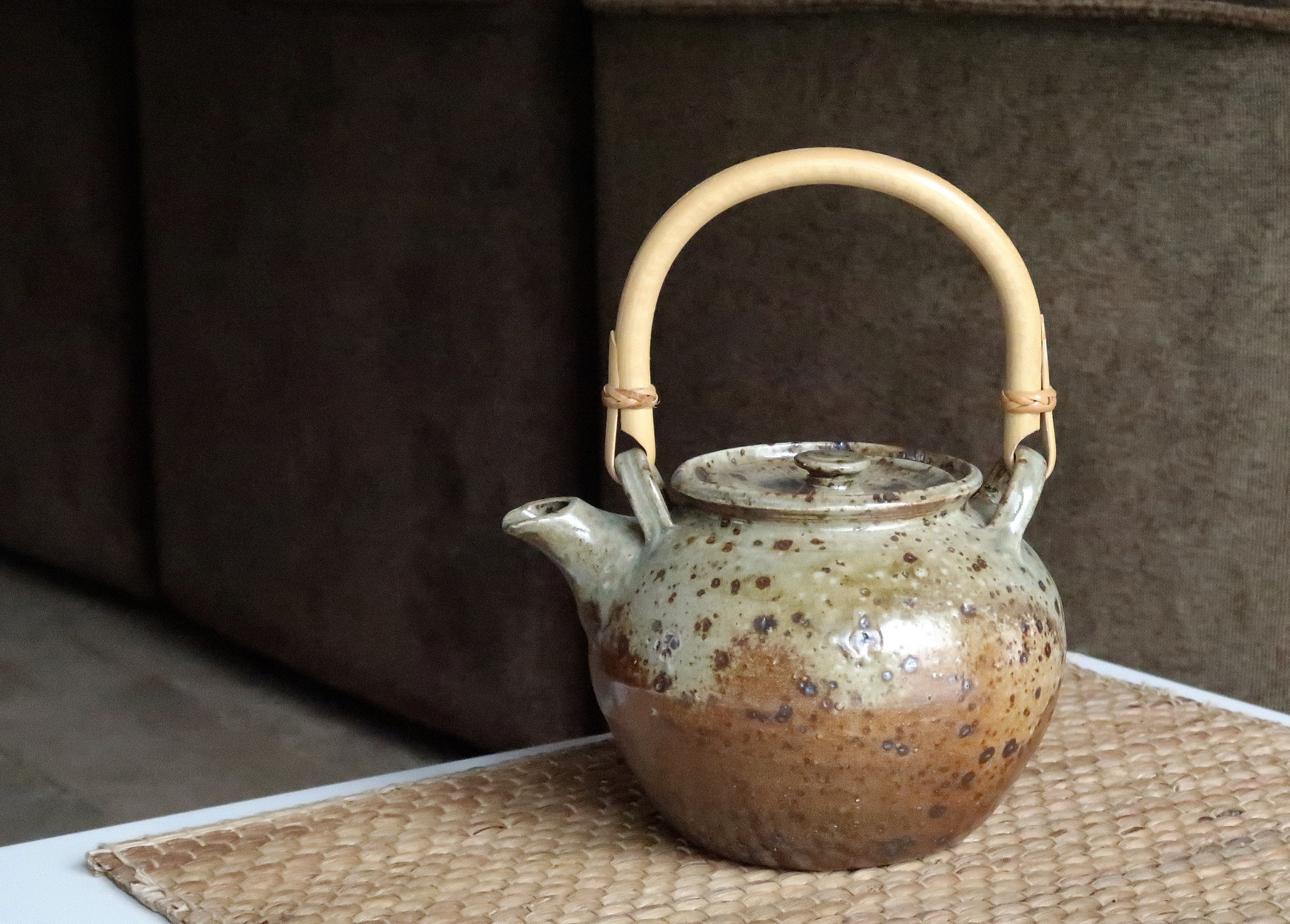 Théière en Grès, Anse Bambou, Années 60/Rustique Campagne Bohème Folk Céramique