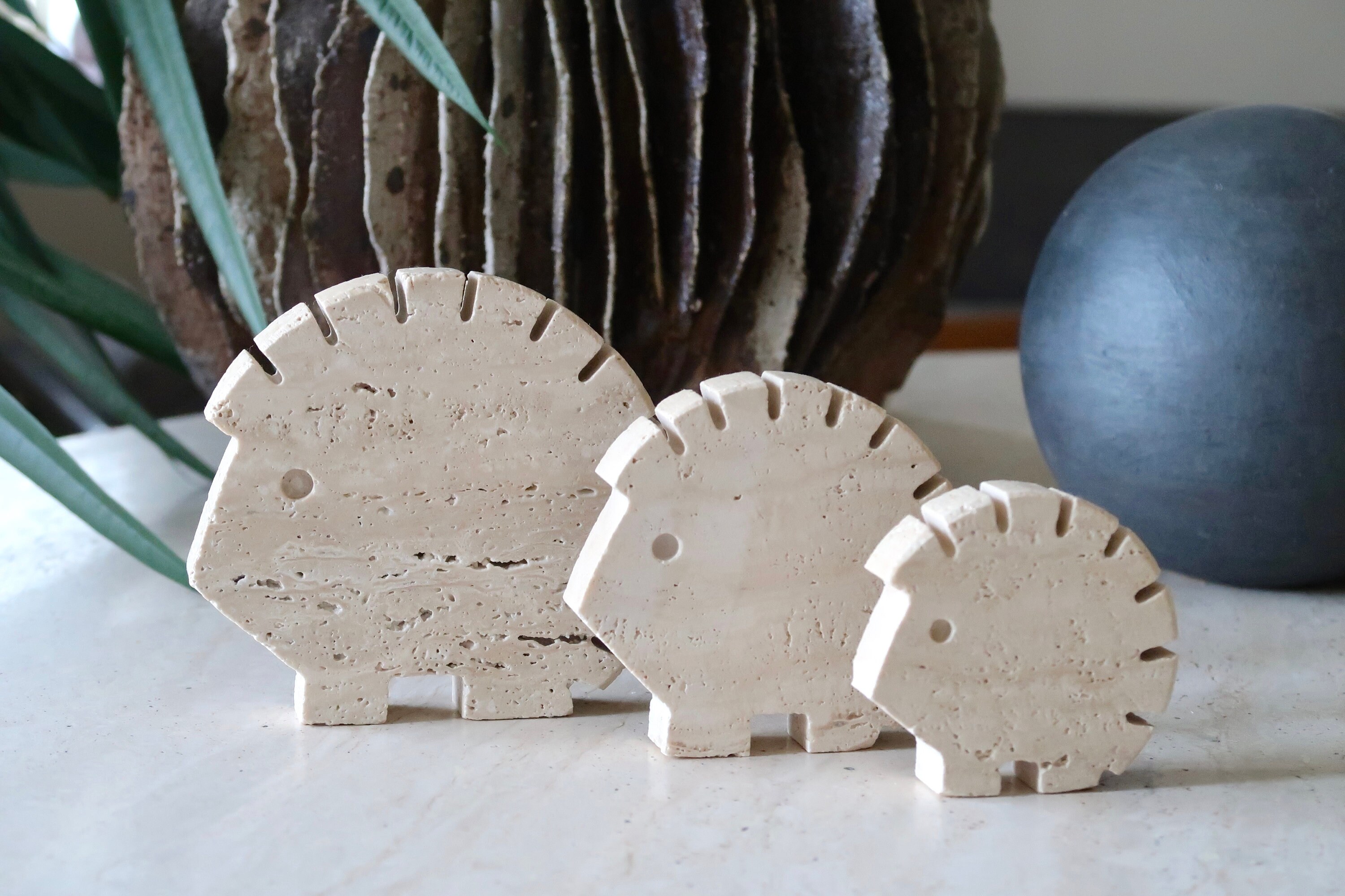 Hérissons en Travertin Fratelli Mannelli, Années 70/Sculpture, Animal, Zoomorphe, Italie, Enzo Mari