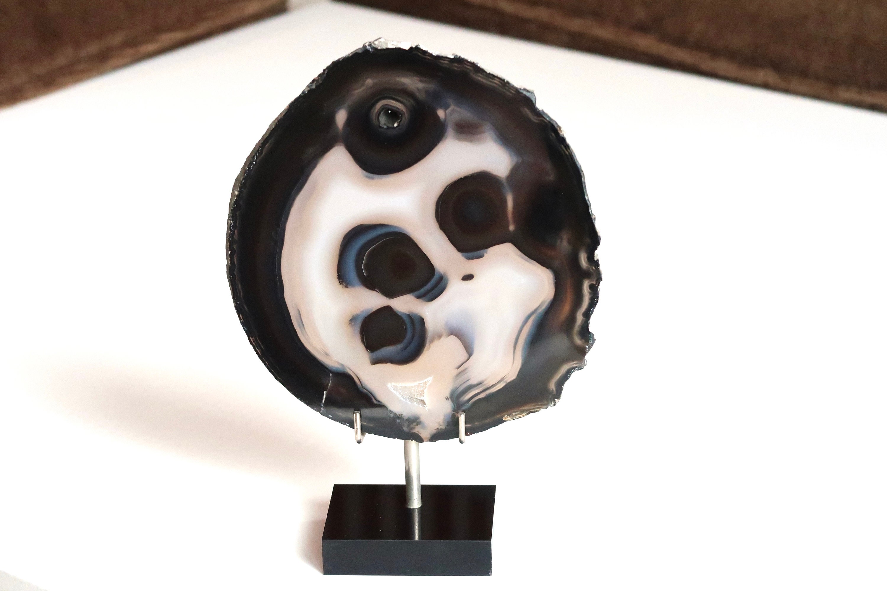 Tranche d'agate sur Socle, Années 70, Cabinet de Curiosités/Bohème Chic, Folk, Minéraux, Blanc