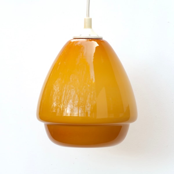 Suspension verre opaline marron moutarde, années 70 / lampe, lustre, pop