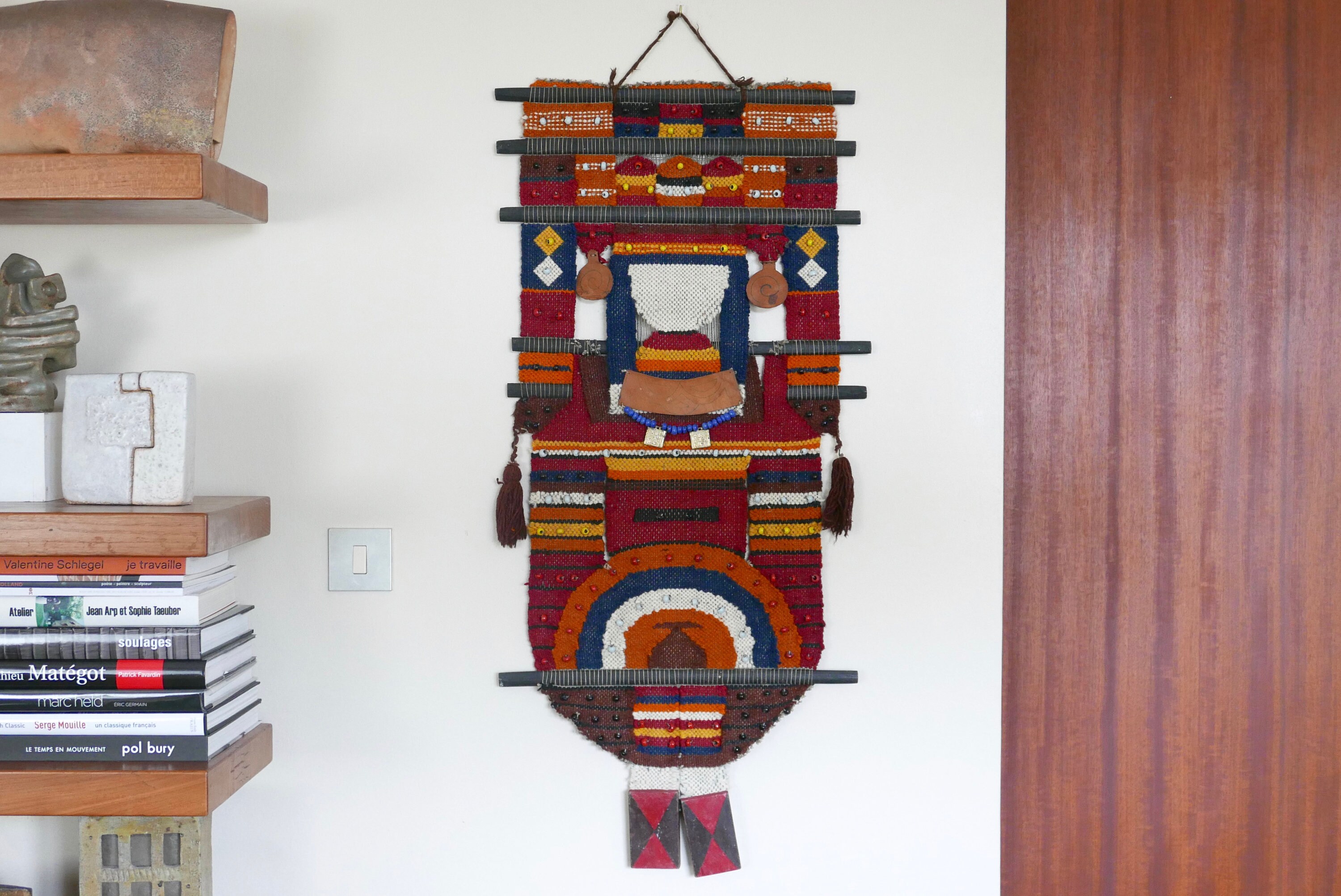 Tapisserie Murale Ethnique en Laine, Cuir, Bois et Métal, Années 70/Vintage, Tapis, Textile