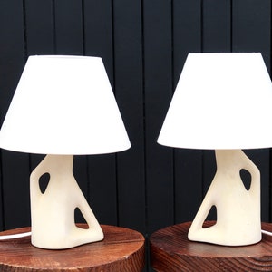Pair of French free form white ceramic table lamp, 1950s / Mid century modern, Georges Jouve, Pol Chambost, modernist, boho chic, folk