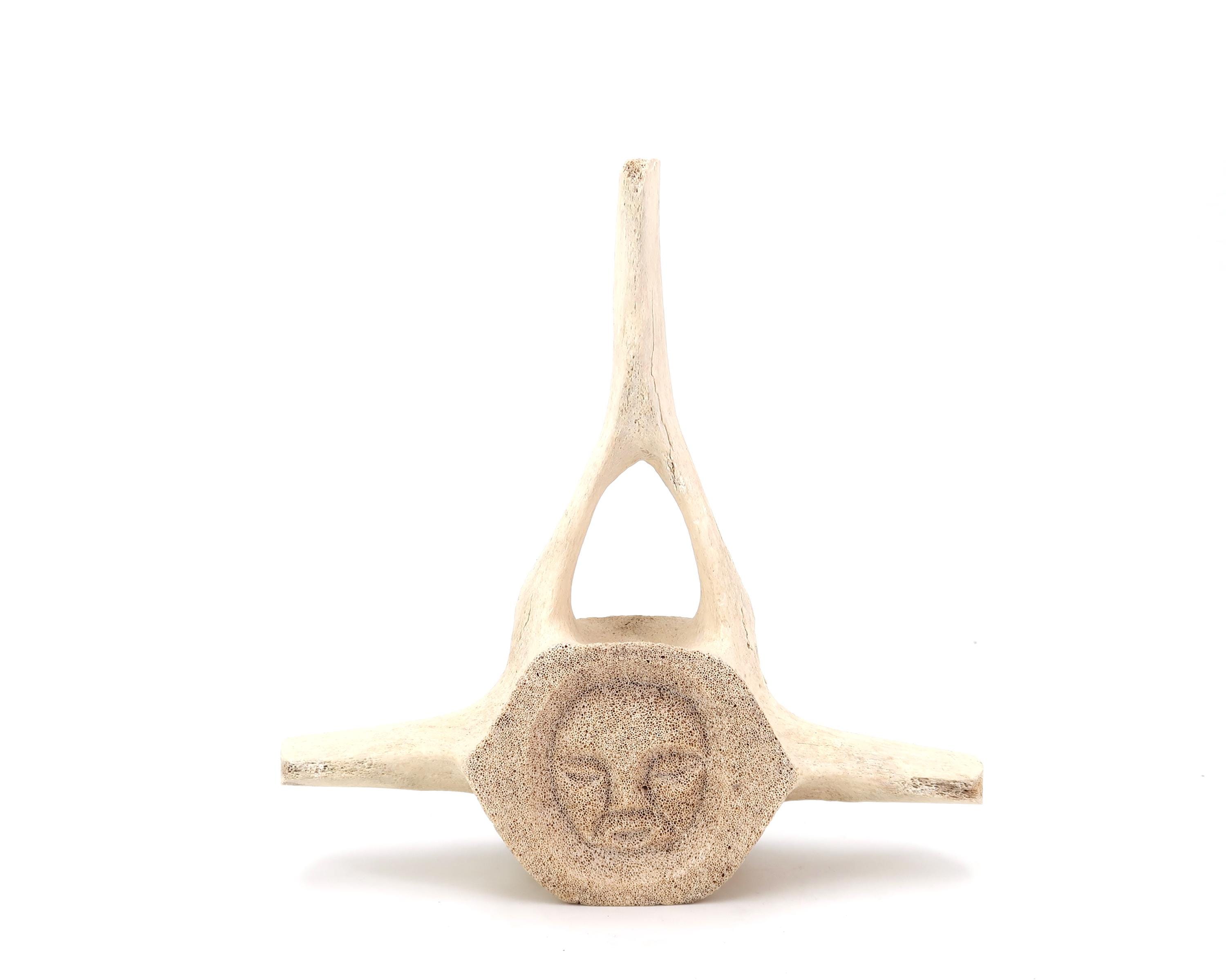 Carved Bone Signed Crow, James Colbourne, Sculpture 1970s / Inuit