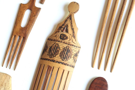 Set of 6 wooden ethnic combs, 1970s / wall decor,… - image 4