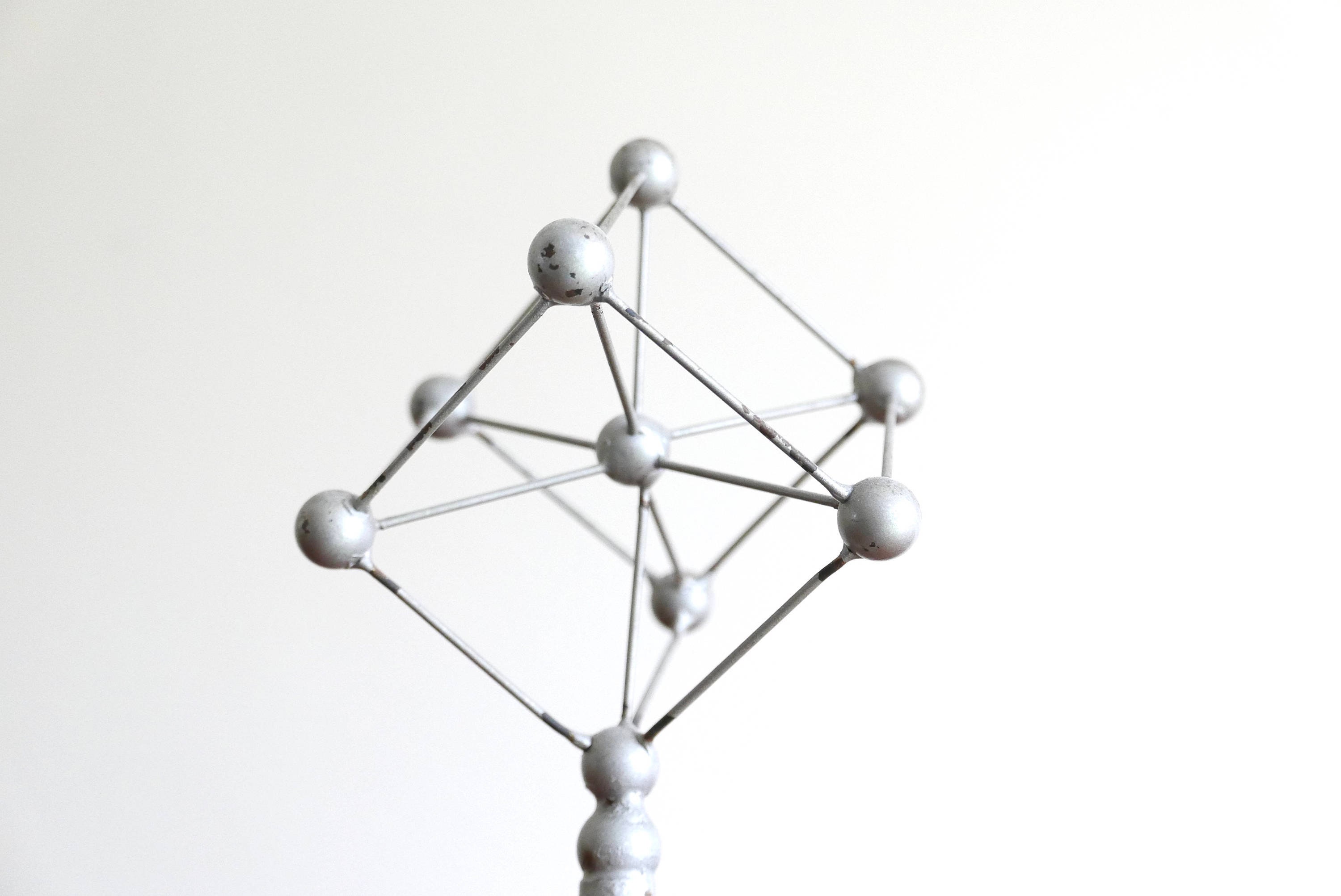 スペースエイジ　ミッドセンチュリー アトミウム彫刻ブリュッセル 1958年製 ブリュッセル万博 58 の旧アトミウム、職人による彫刻 - 黒大理石の