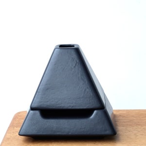 Lampe Berger pyramide de Pierre Casenove, St Clément, années 80 / céramique, noir, design, designer image 2