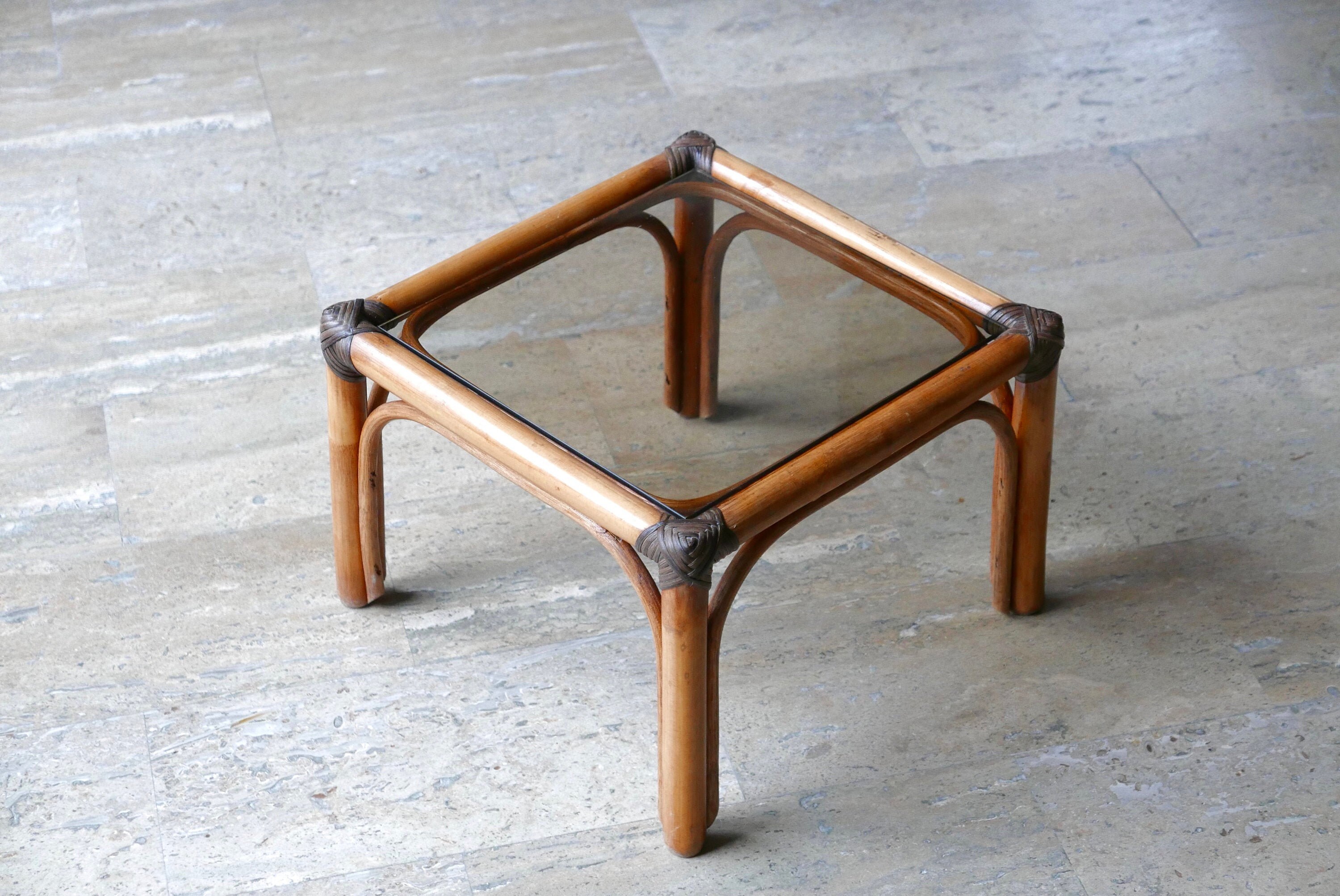 Tables de Chevet ou d'appoint en Bambou Rotin et Verre Fumé, Années 60/Vintage, Table Nuit, Bout Can