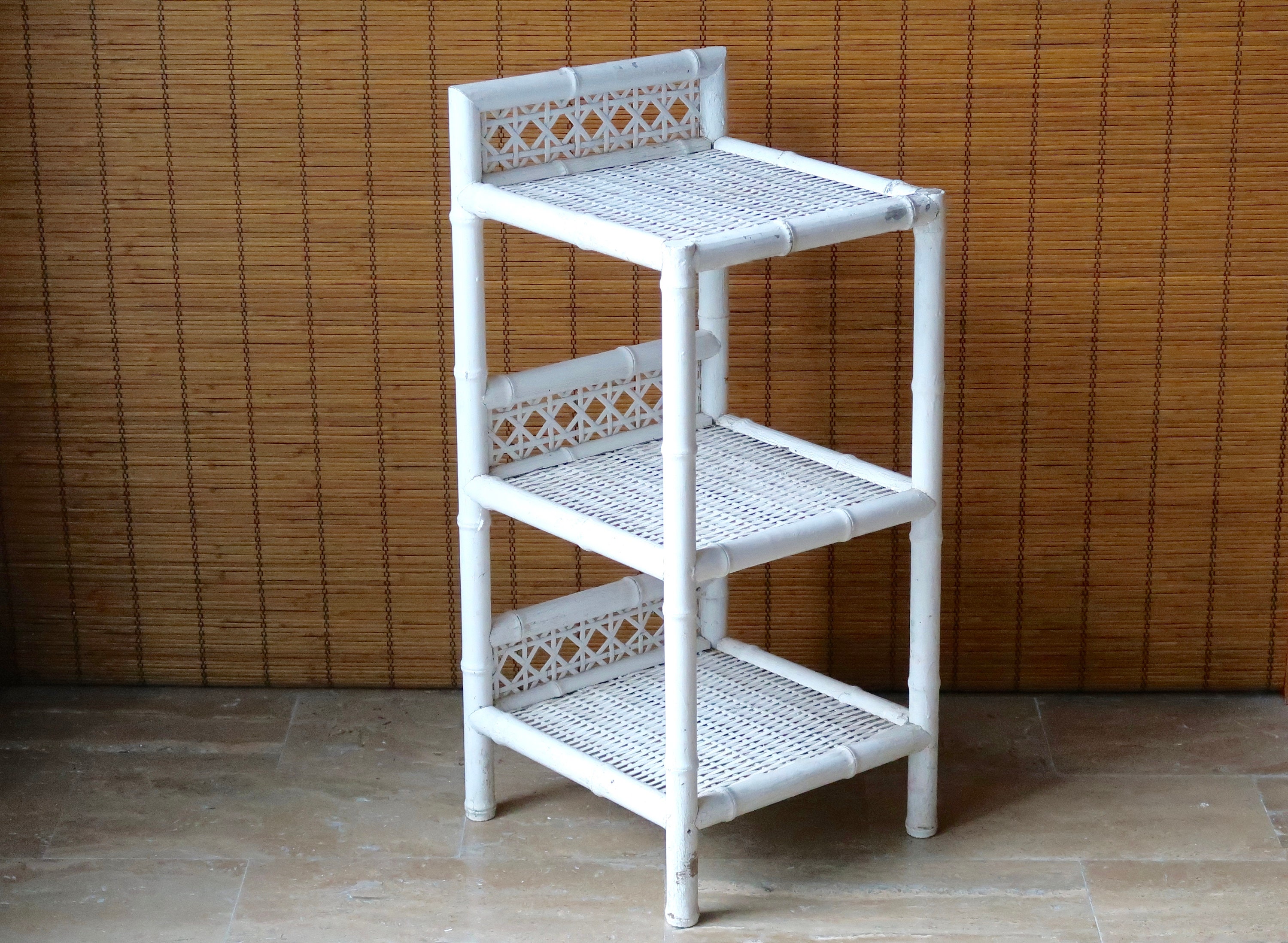 Table d'appoint, Chevet, Étagère en Rotin Blanche, Années 50/Campagne, Bohème, Rustique