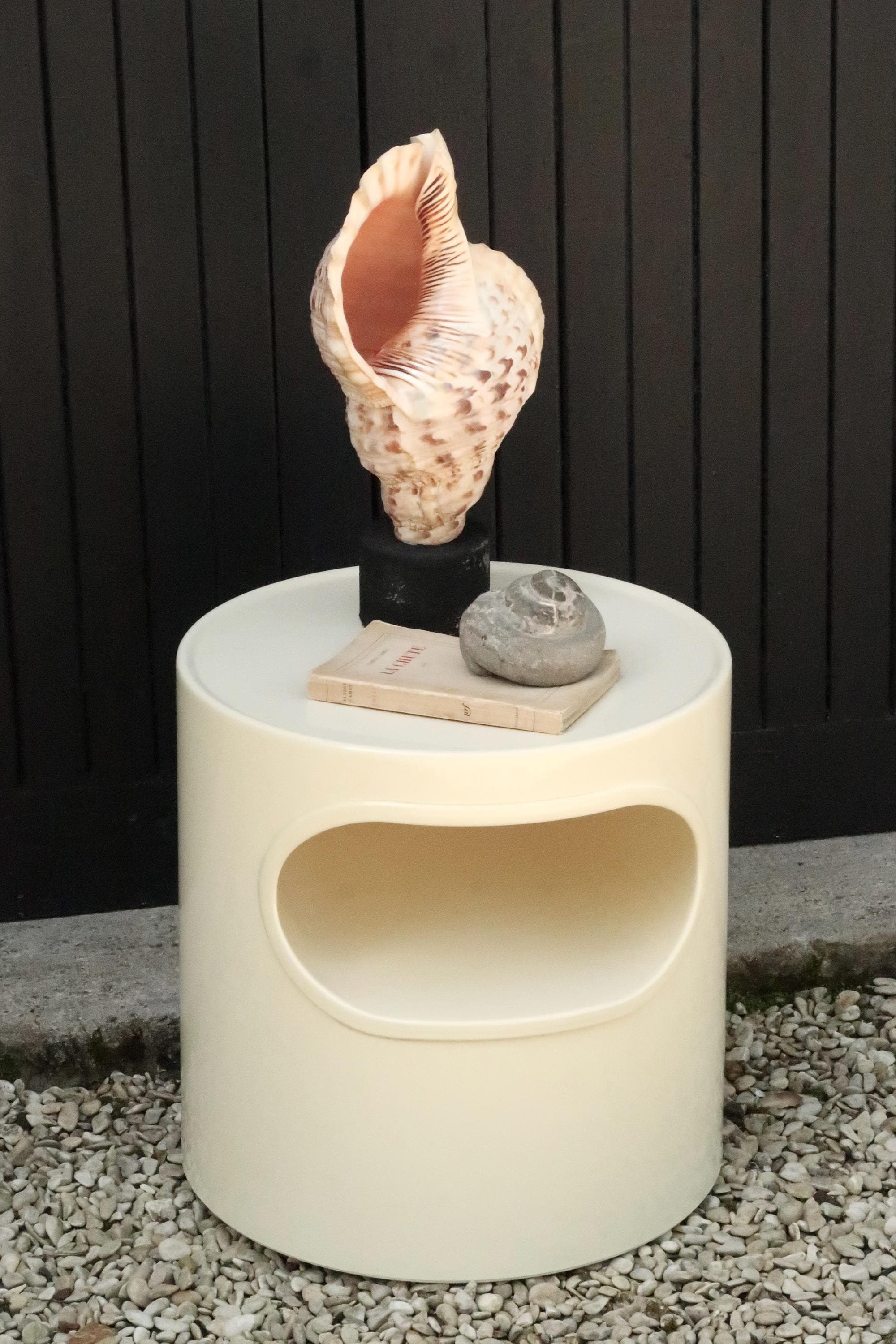 Plastic Giano Giano Vano End Table De Emma Gismondi Schweinberger