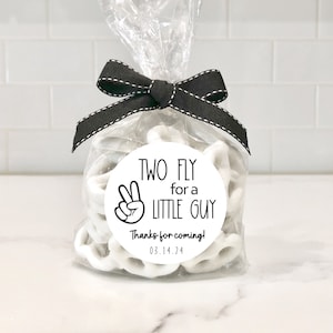 Pegatinas de dos moscas, segundo cumpleaños, chico mosca, pequeño, paz, etiquetas de cumpleaños, pegatinas, regalos, bolsas de golosinas, golosinas, agradecimiento, personalizado