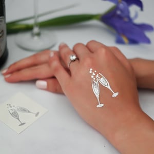 2 PACK Champagner metallisches temporäres Tattoo | Bachelorette Partei zugunsten | Brautjungfer Hochzeit Tattoo | Flash-Tattoo | Henne Braut Partei Geschenk