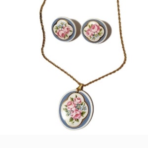 Vintage earrings necklace set clip ons victorian roses